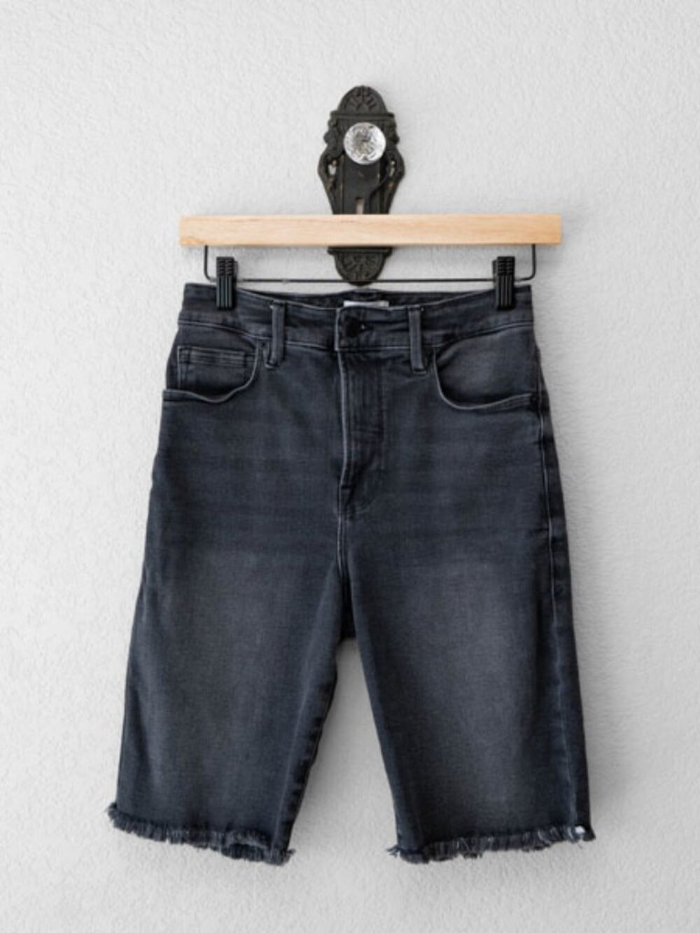 Good American Bermuda Denim Shorts Womens 26 Black Gray Raw Hem Stretch Jorts